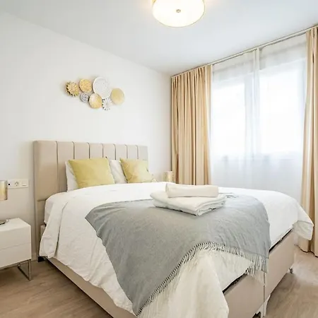 Beautiful Rooftop Pool 3bed Appartement
