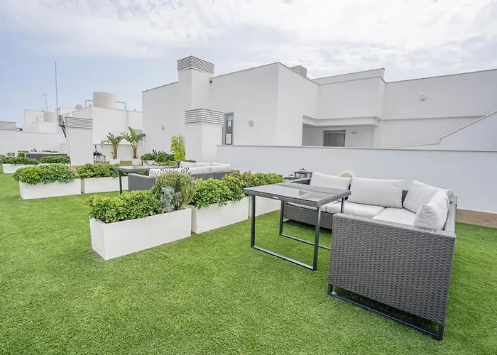 شقة Beautiful Rooftop Pool 3bed *