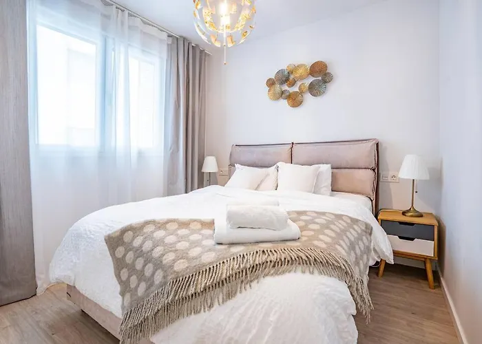 Beautiful Rooftop Pool 3bed شقة *