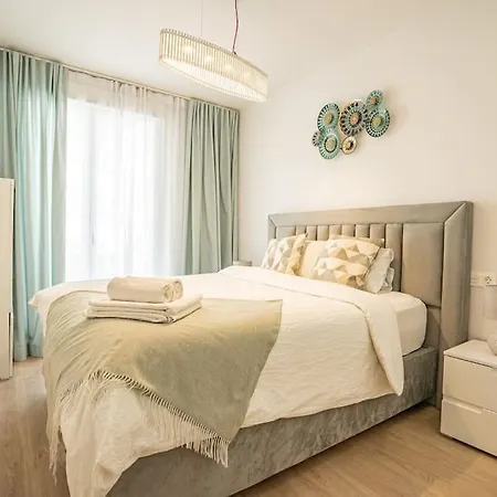 Beautiful Rooftop Pool 3bed Apartament