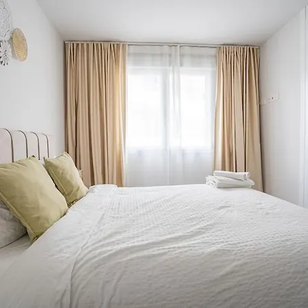 Beautiful Rooftop Pool 3bed